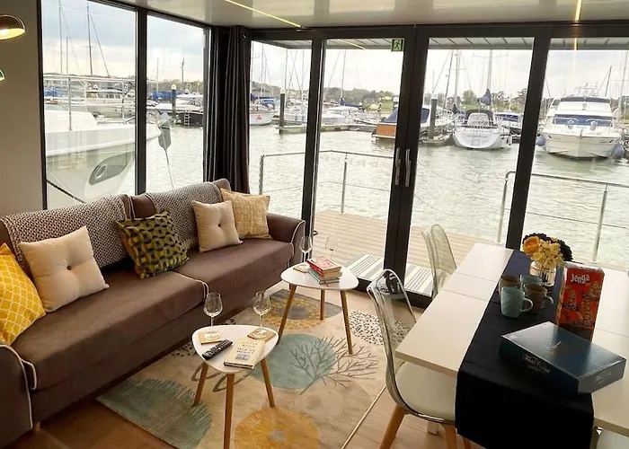 Yarmouth Waterlodge Floating Apartments 2