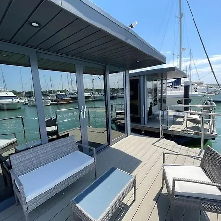 Yarmouth Waterlodge Floating Apartments 2 Exterior photo