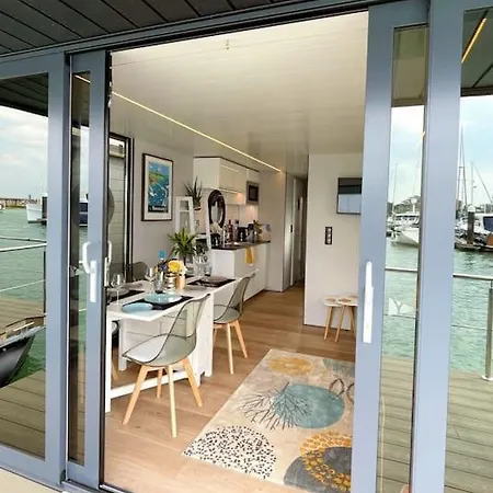 Yarmouth Waterlodge Floating Apartments 2 Exterior photo