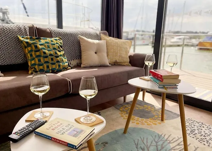 Yarmouth Waterlodge Floating Apartments 2