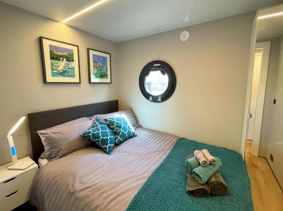 Apartment Yarmouth Waterlodge Floating 2